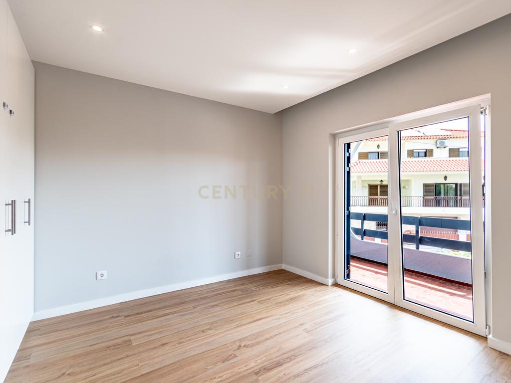 Moradia Unifamiliar T5 em Carcavelos  - Image 25