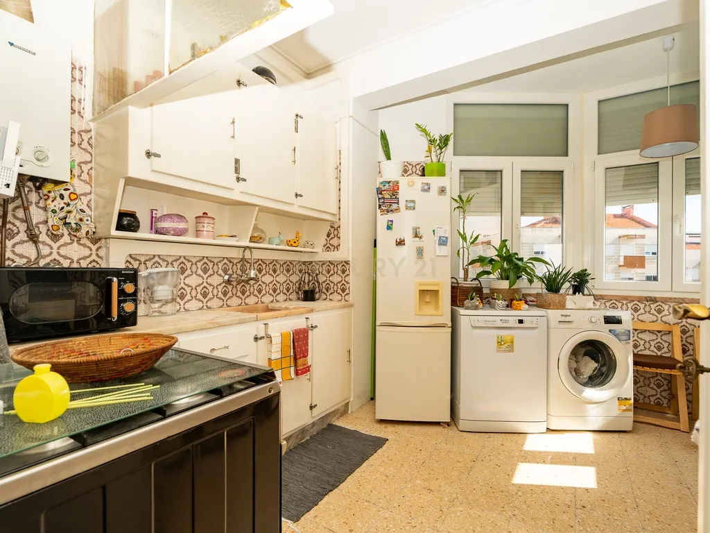 Apartamento T2 na Povoa de Santo Adrião com Excelente Localização e Conforto - Image 6