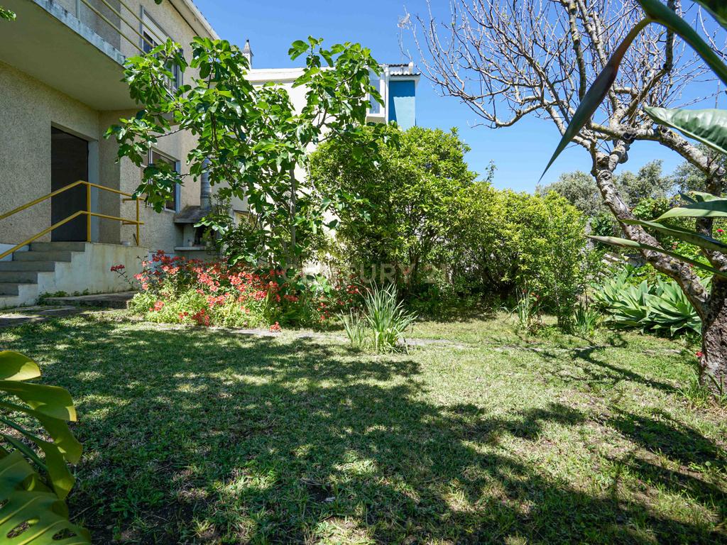  Moradia em Santa iria de Azoia com Vista Panorâmica e Jardim - Image 3