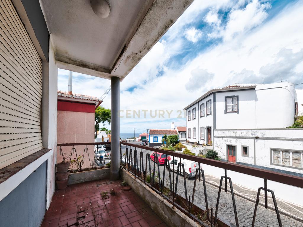 Apartamento T2 para recuperação em zona histórica de Angra do Heroísmo - Oportunidade Única! - Image 10