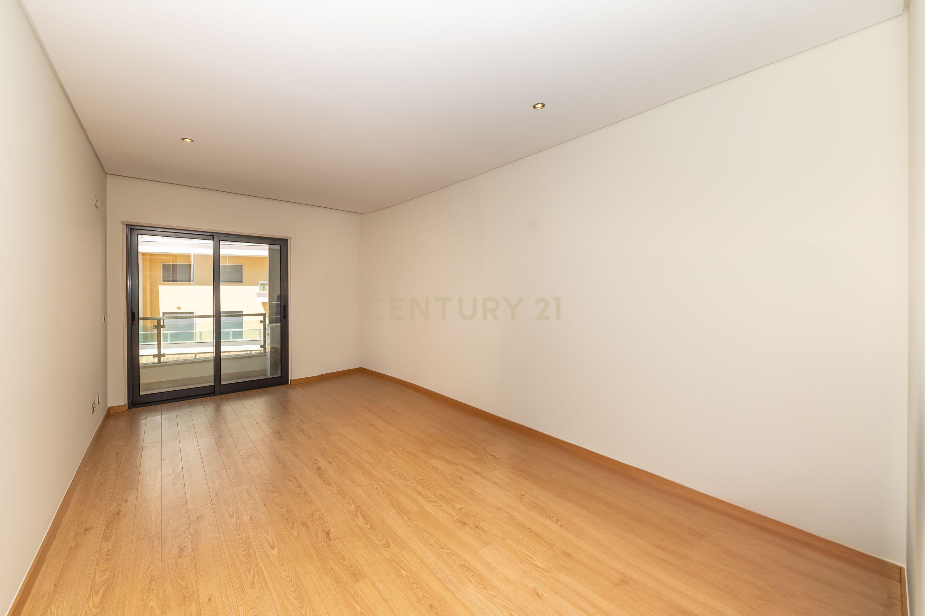 Apartamento T3 Com Box - Varandas Montijo - Image 28
