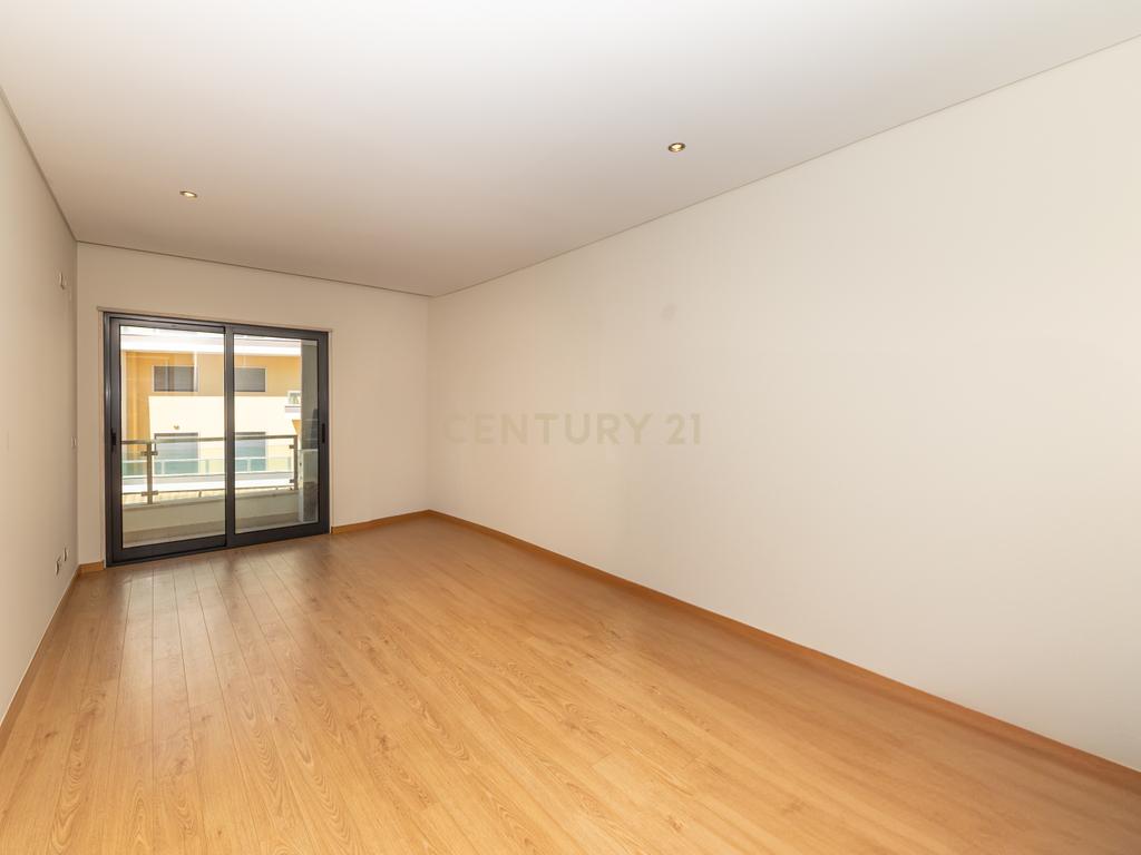 Apartamento T3 Com Box - Varandas Montijo - Image 28