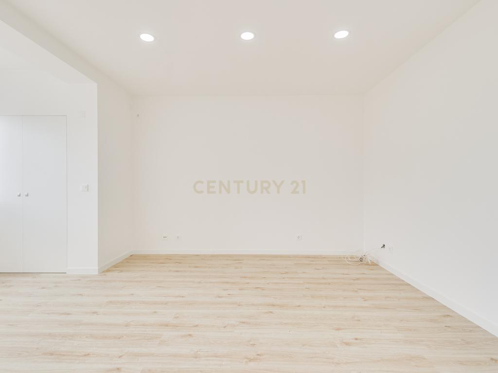 Apartamento T2 Remodelado na Prestigiada Avenida Jaime Cortesão em Setúbal – Próximo da Zona Ribeirinha - Image 17