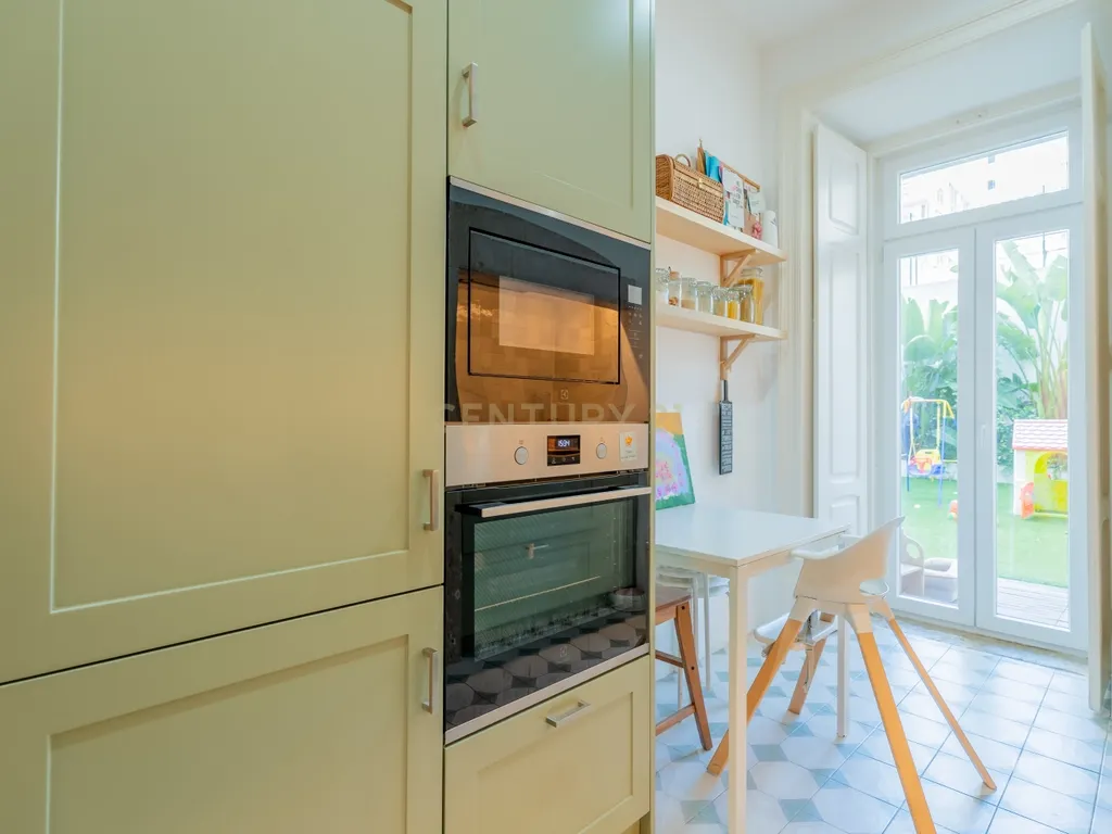Apartamento T5 de Charme com Jardim Privativo nas Avenidas Novas | Avenida 5 de Outubro, Lisboa - Image 12
