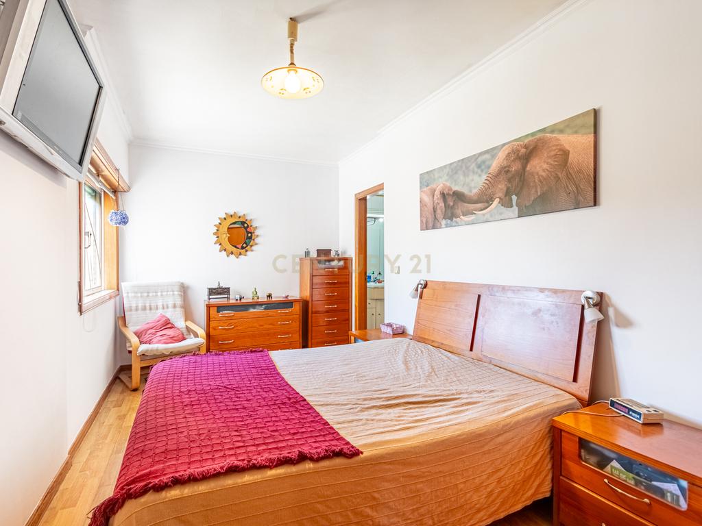 Exclusivo T4 Duplex na Urbanização da Cavaleira | 205 m² de Área Total | Parqueamento - Image 8