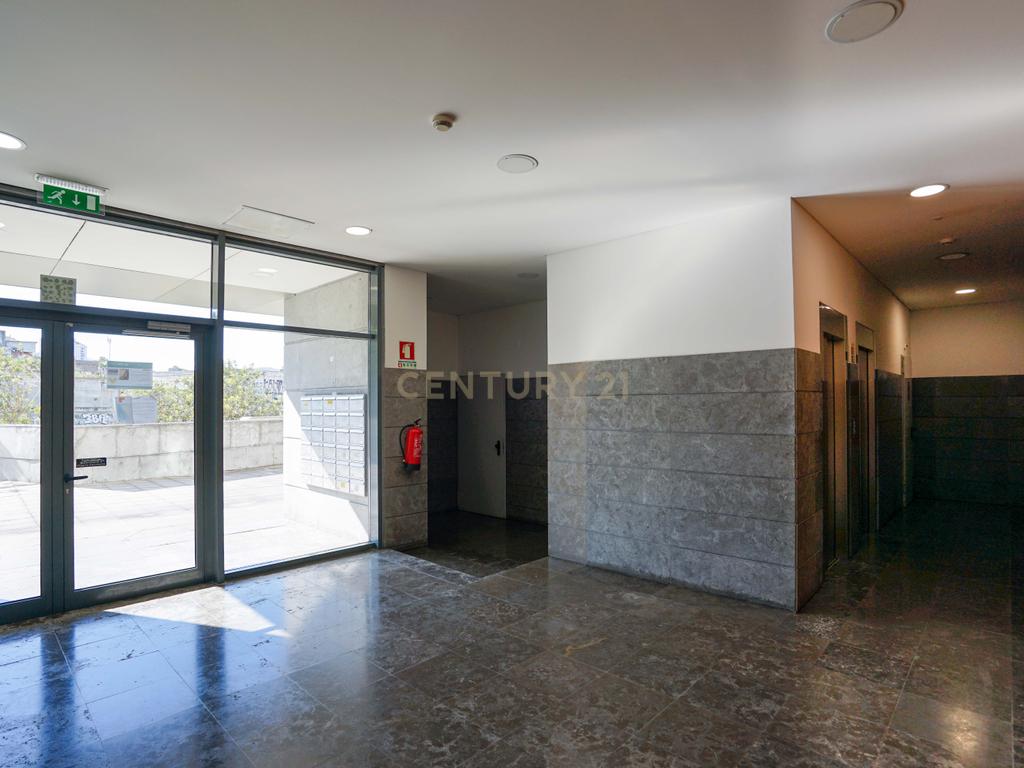 Apartamento T1 com Vista Panorâmica sobre o Rio Tejo – Parque das Nações, Lisboa - Image 22