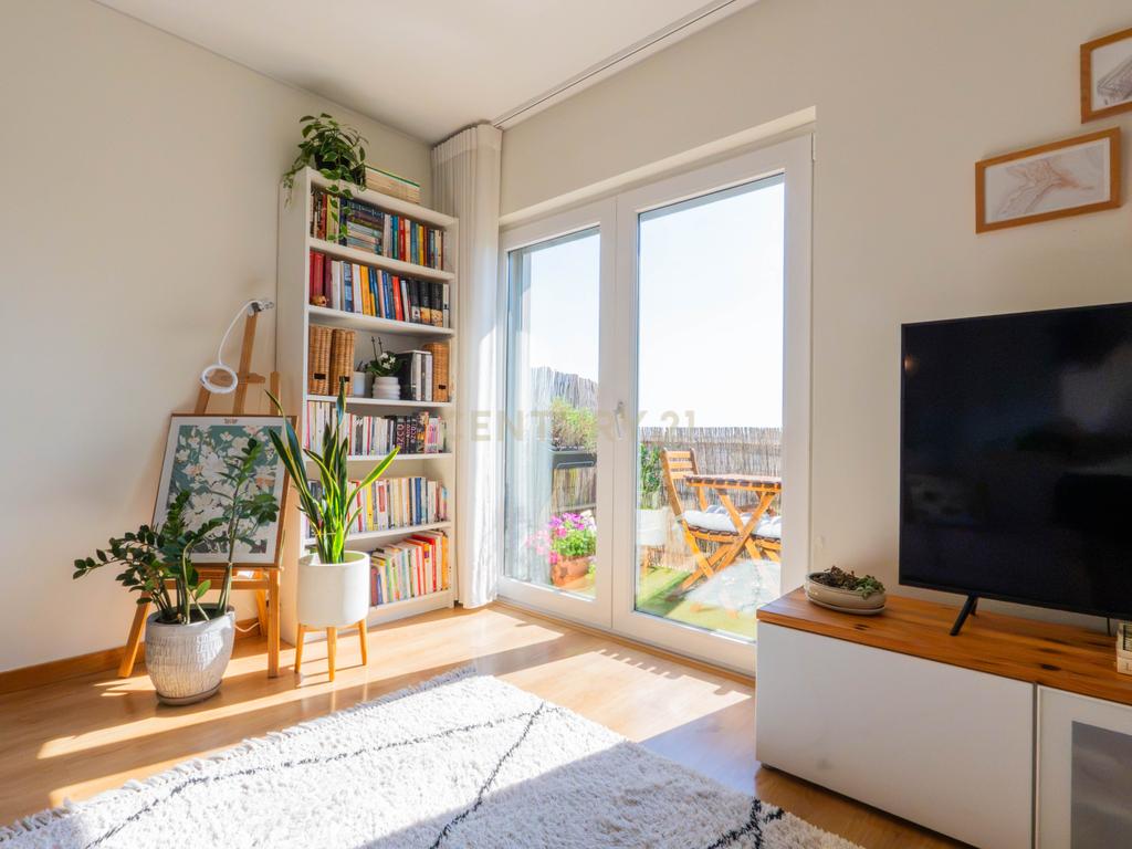 T2 com 115m² na Quinta de São Macário | Varandas | Elevador | Arrecadação | Vista de mar subtil - Image 8