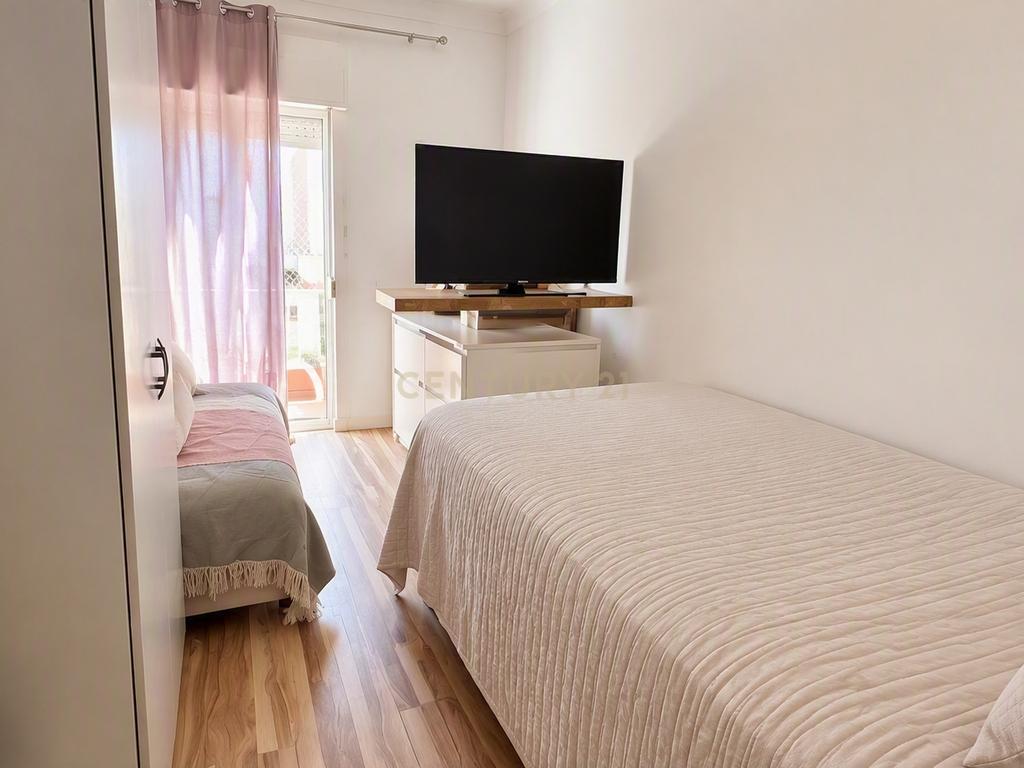 Acolhedor apartamento T3 em Setúbal, zona ideal para viver - Image 7