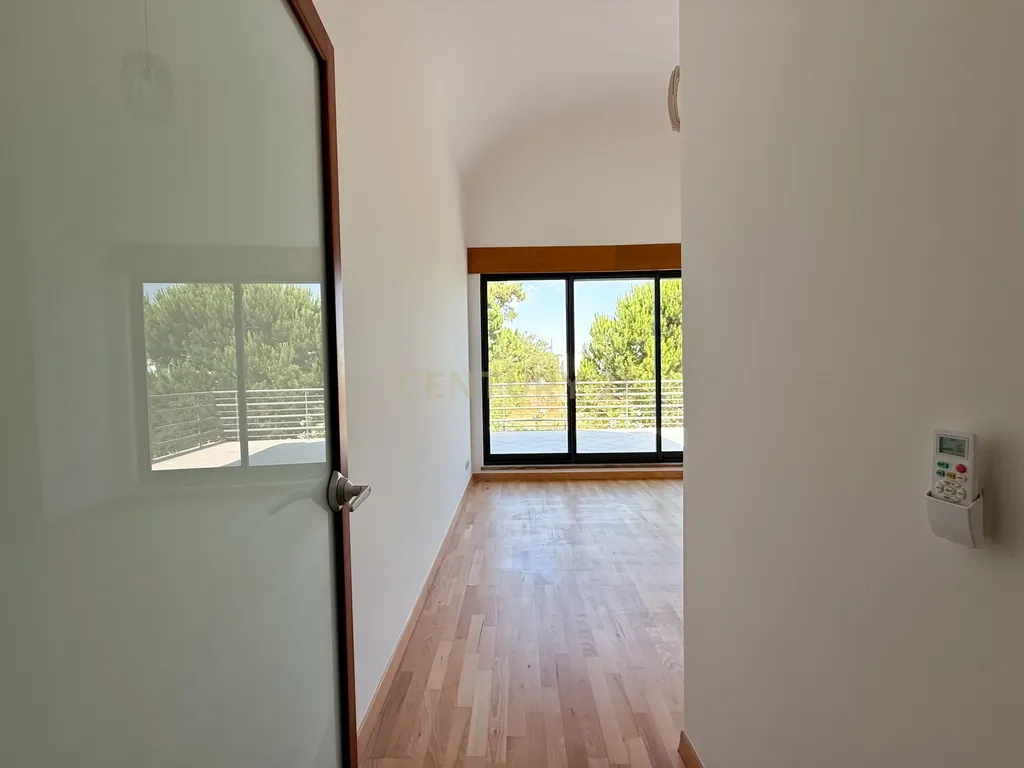 Moradia T5 para arrendamento no Palmela Village - Image 31