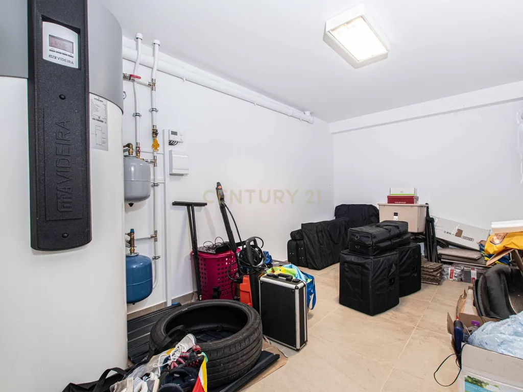 Moradia T4 semi-nova com Piscina, Garagem + Parcela de Terreno Rústico e Vista Serra | Salgueiro, Pombal - Image 51