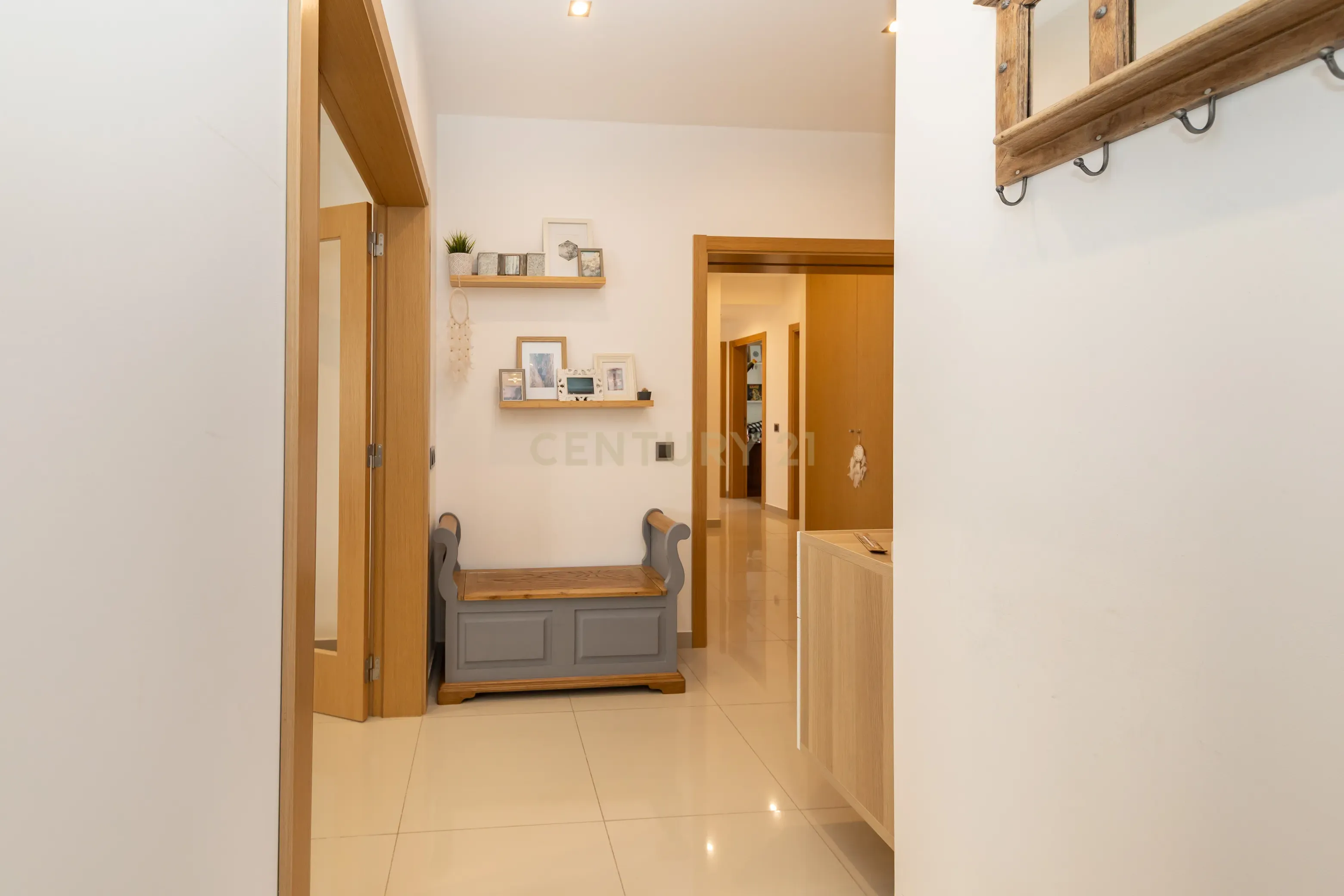 Apartamento T4 convertido em T3 - Totalmente Renovado com Materiais Premium no Centro de Setúbal - Image 9
