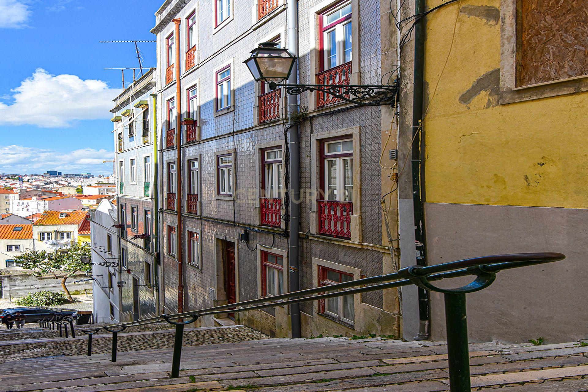 Apartamento T3 renovado com Licença AL - Lisboa - Image 4