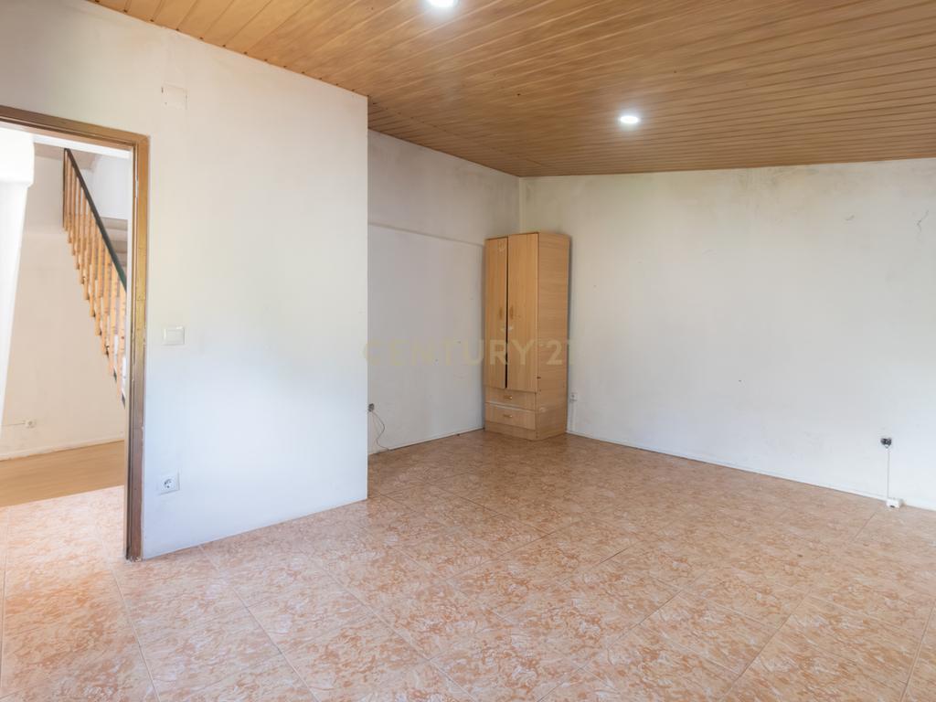Moradia com 3 quartos em Castanheira de Pêra - Tranquilidade e Conforto - Image 12