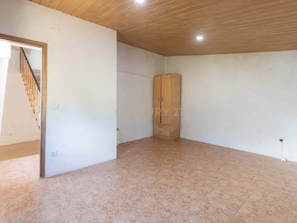 Moradia com 3 quartos em Castanheira de Pêra - Tranquilidade e Conforto - Image 12