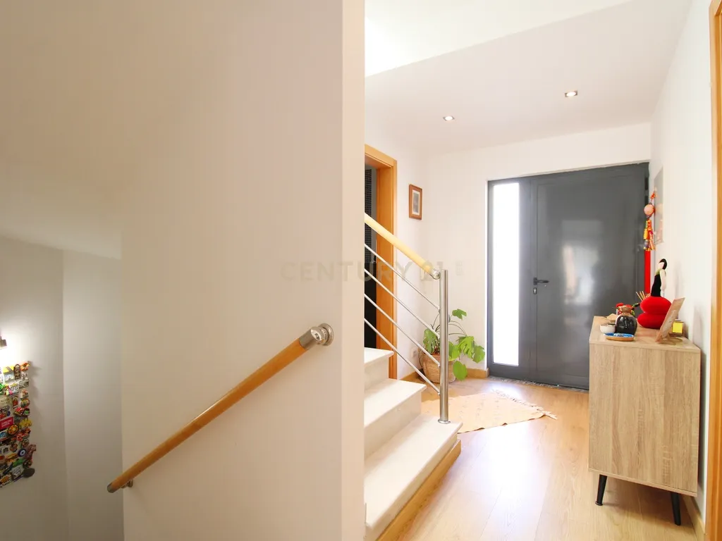 Moradia Contemporânea V3+1 Seixal - Image 27