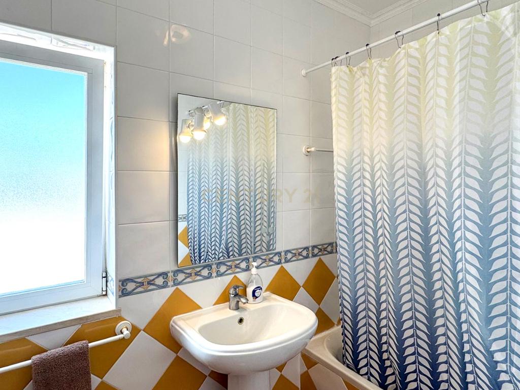 Apartamento T1 a 150m da Praia da Luz – Oportunidade Única! - Image 11