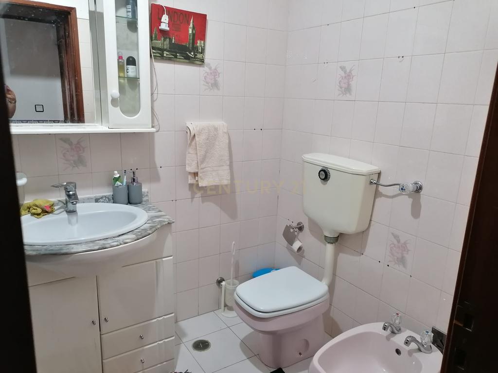 Apartamento T2 em Seixal com Elevador e Proximidade a Serviços - Image 14