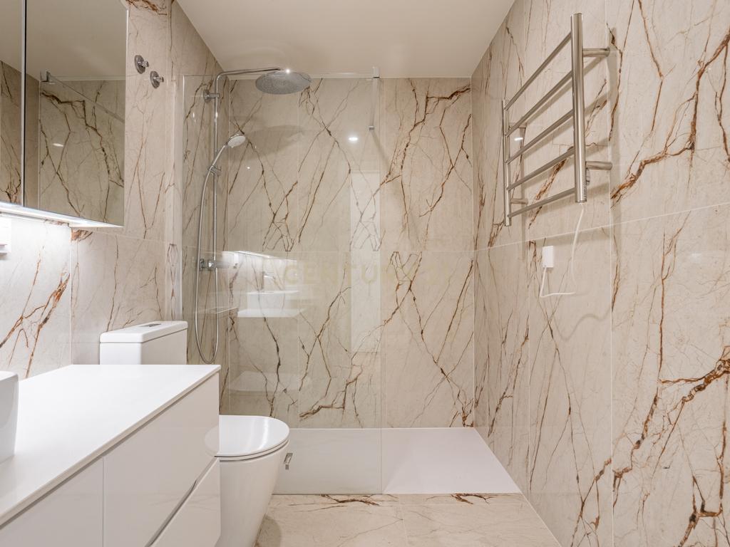 Apartamento T2 NOVO para Venda, em Campolide – Construção de Excelência com Traça Tradicional e Logradouro Privativo - Image 9