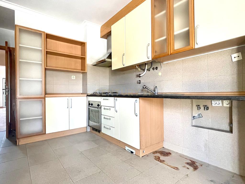 Apartamento T2, com Duas Varandas e Arrecadação, em Aires, Palmela - Image 8