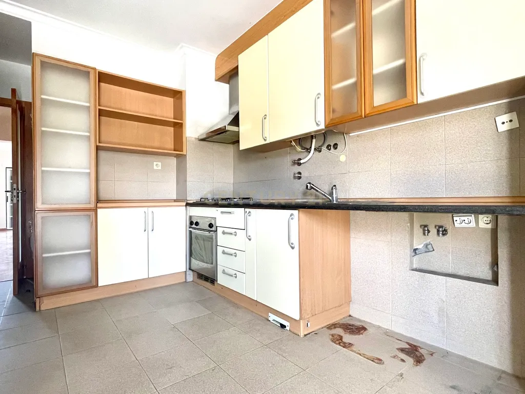 Apartamento T2, com Duas Varandas e Arrecadação, em Aires, Palmela - Image 8