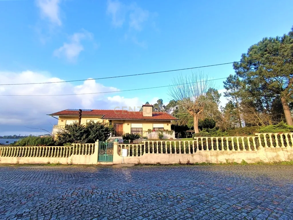 Grande moradia térrea, em Santo Tirso com área de lazer, anexo, jardim e terreno agrícola, Porto - Image 4