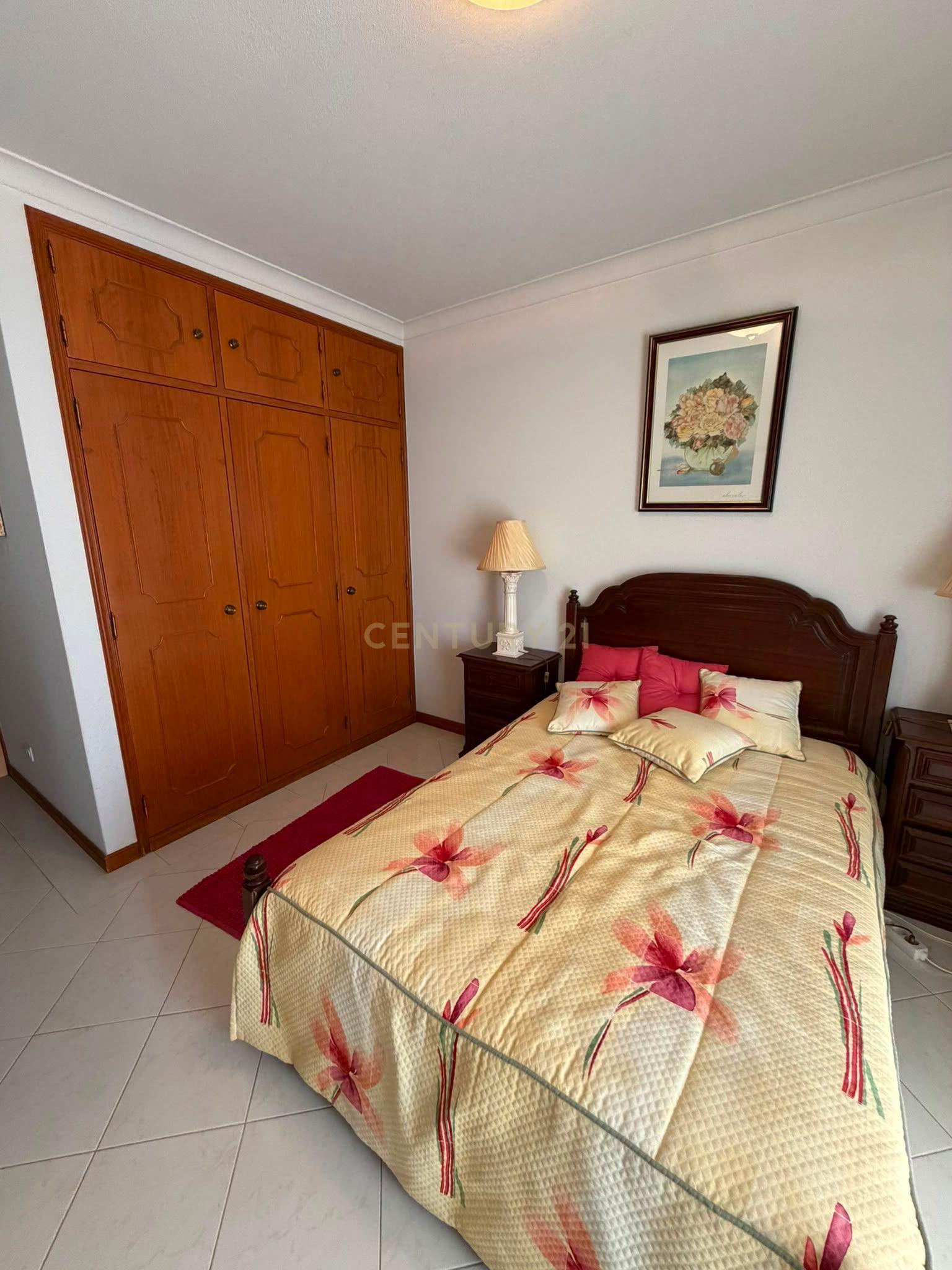 Fotografia 9 de Apartamento T2  com garagem em Armação de Pêra