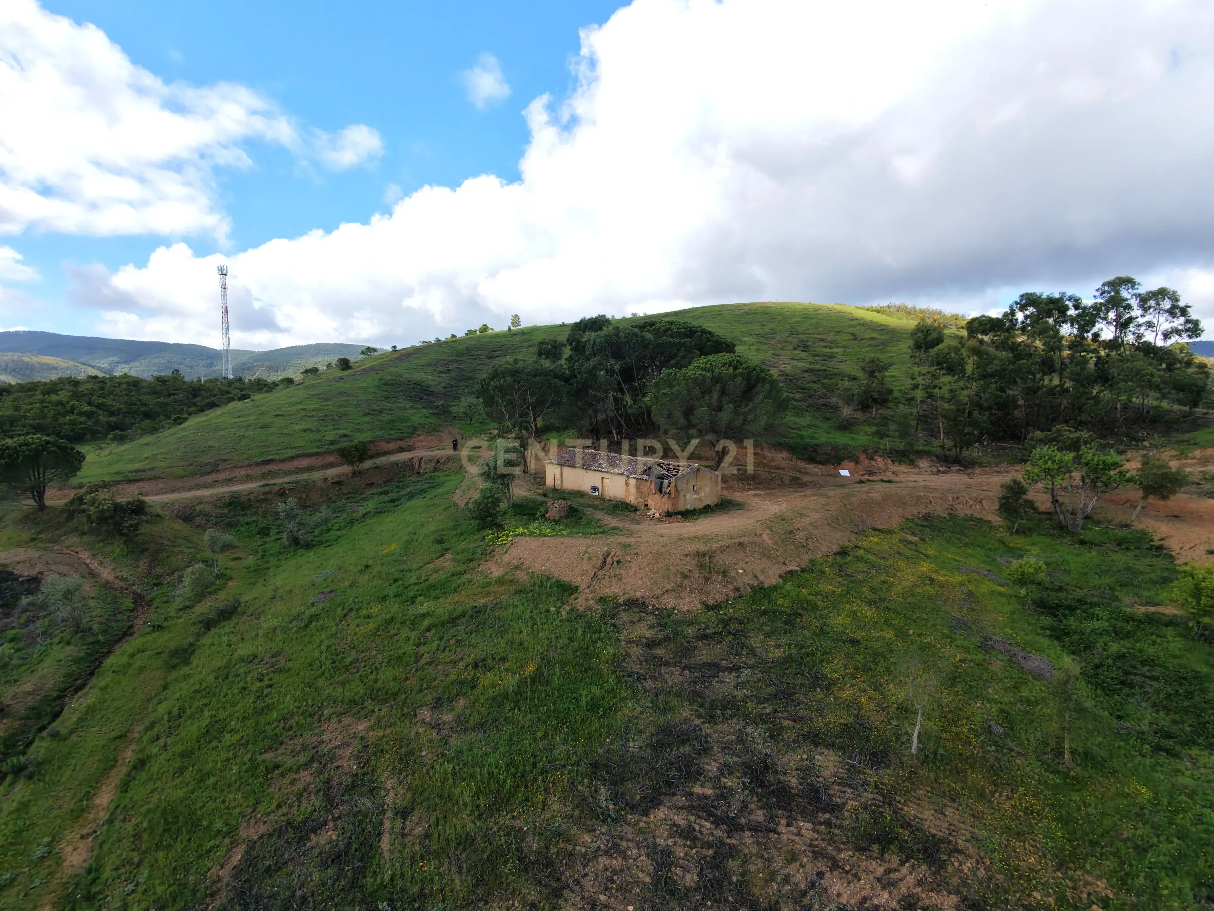 Fotografia 3 de Ruína de 81m2 + Terreno de 3,7ha | Perto de Praia do Carvalhal