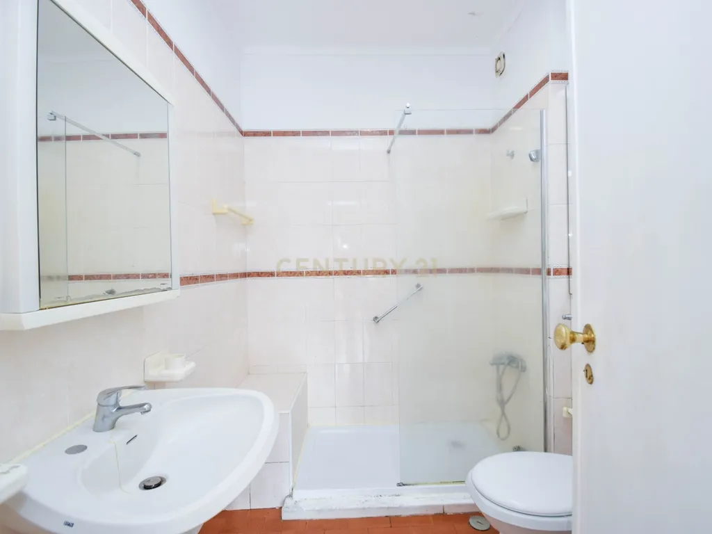 T3 na Quinta do Marquês, Oeiras | 115 m² de Potencial para Criar a Sua Casa de Sonho - Image 21