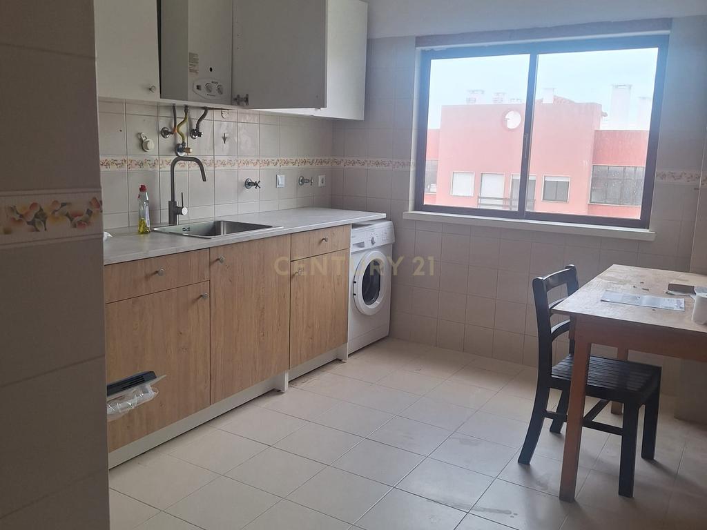 Arrenda-se apartamento T2 para 2º Andar com Elevador em Peniche edifício Berlenga. Se procura uma zona - Image 25