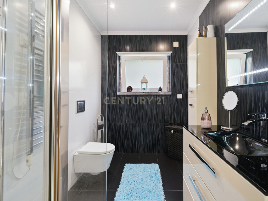 Moradia Isolada com Piscina em Lote de 908 m² | Sala Ampla | Jardim e Vista Desafogada -Mafra - Image 33