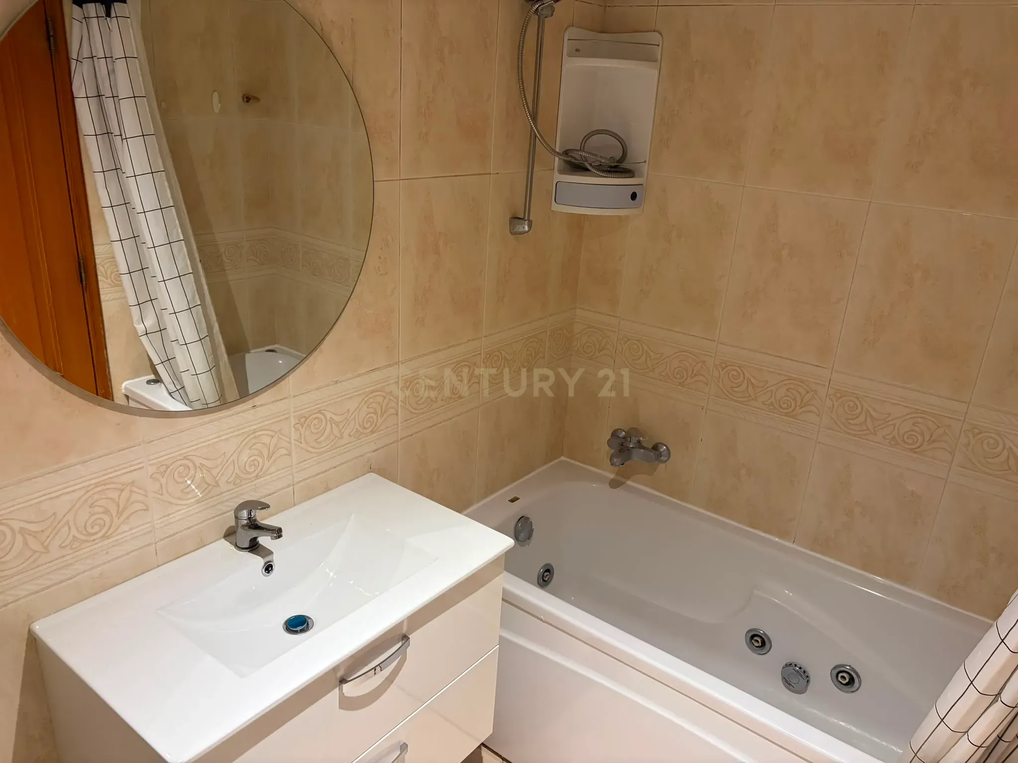 Fotografia 7 de Apartamento Central com Luz Natural e Proximidade a Serviços