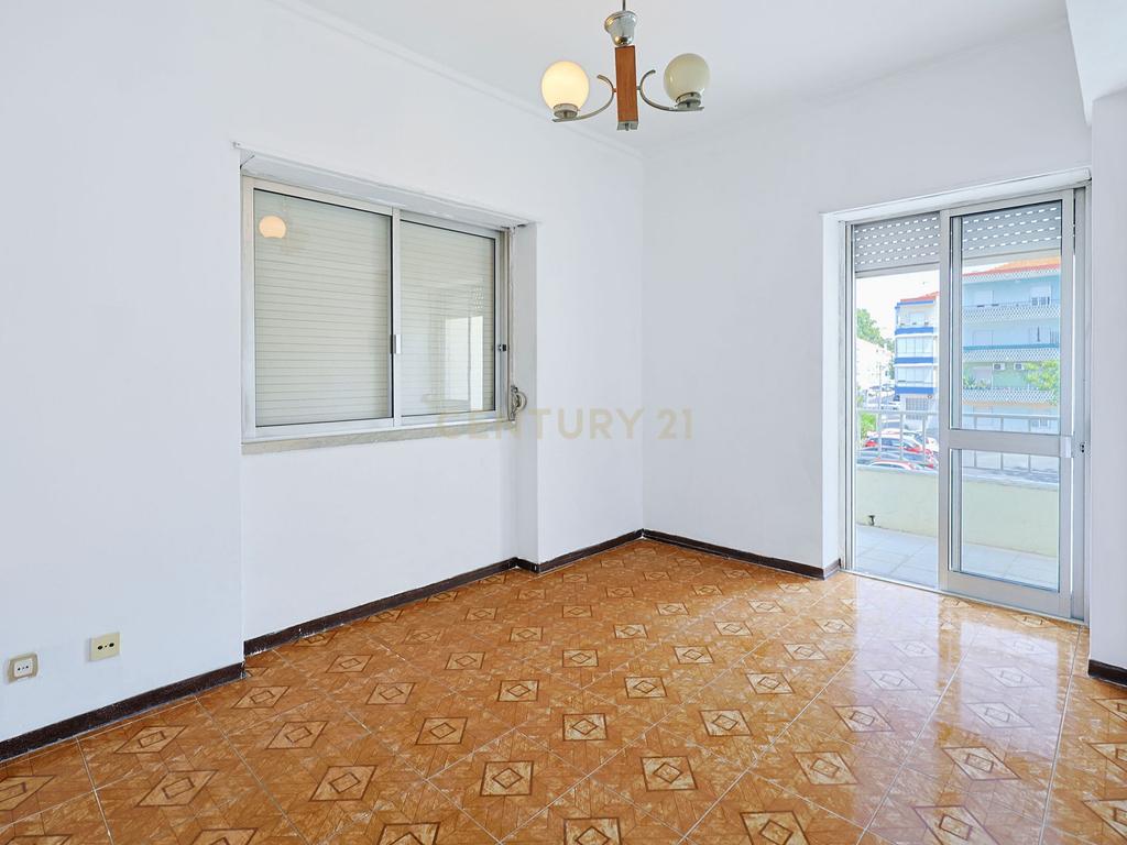 Apartamento T2 - Torre Da Marinha/Seixal - Image 9