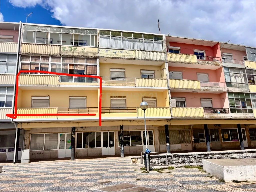 Arrendamento T2 Renovado em Almada com Varanda e Luz Natural - Image 10