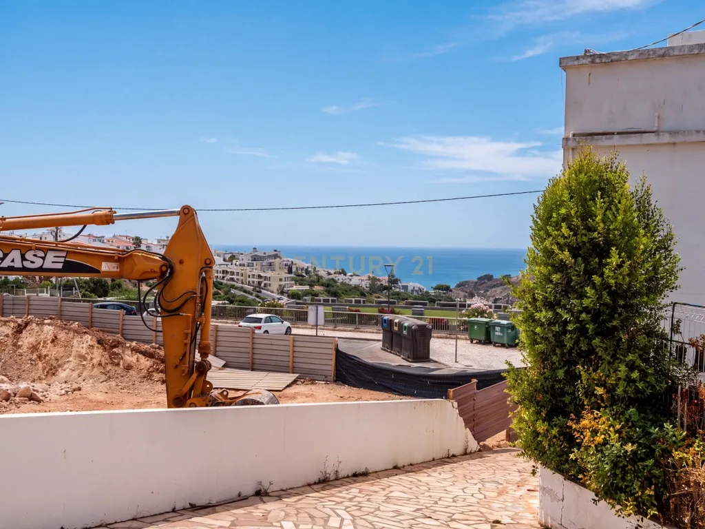 T0+1 Renovado com Armazém de 105 m² e Logradouro Privado em Albufeira - Image 18