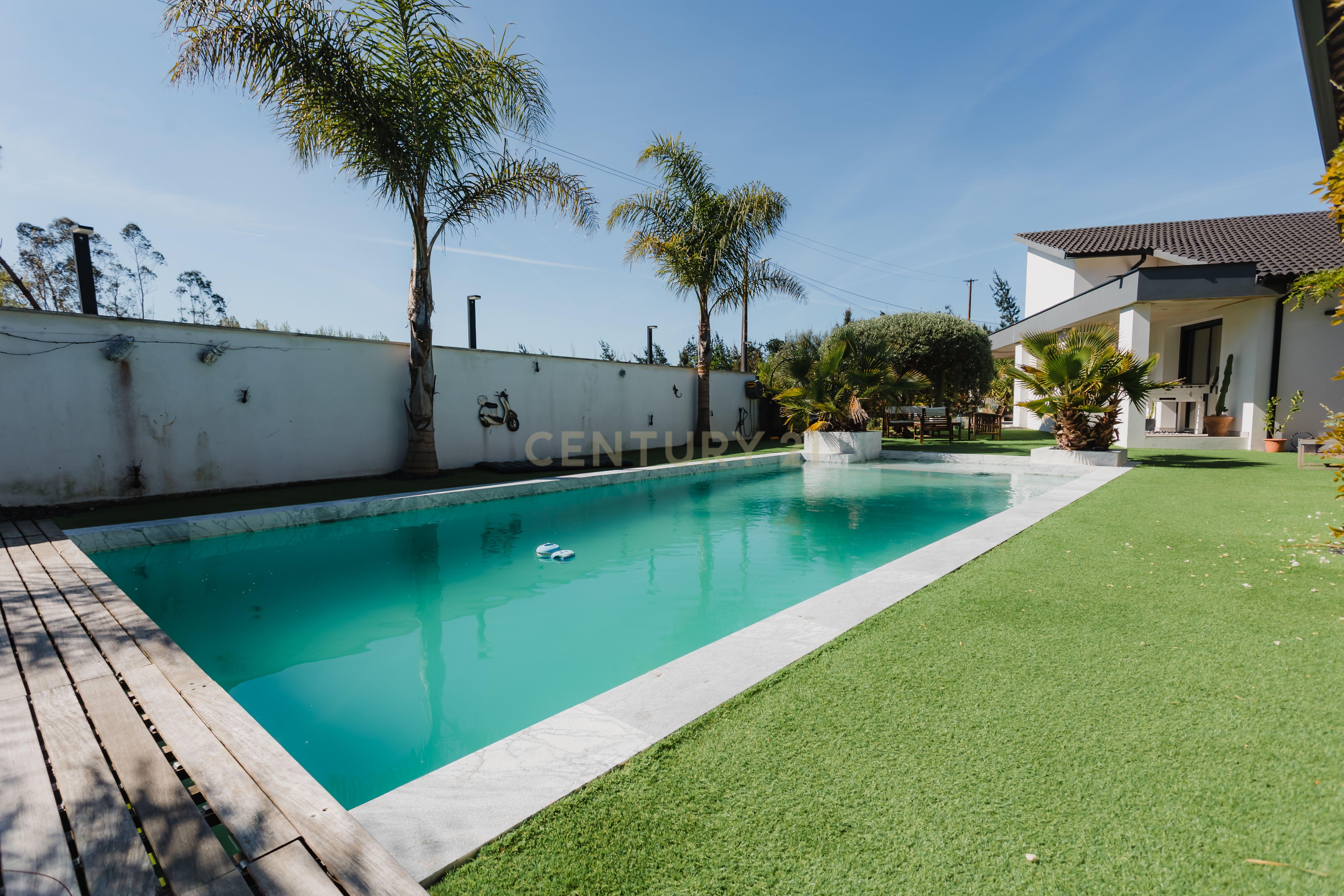 Fotografia 6 de Oportunidade: Moradias T4 + T2 + T1 com piscina e licença de AL