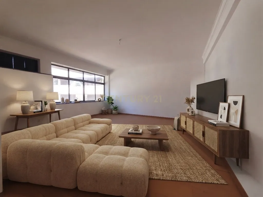 Apartamento T3 com 155 m², estacionamento e arrecadação em São Sebastião, Setúbal - Image 1