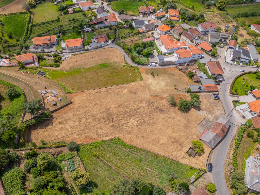 Casa para Recuperação em Braga com Terreno de 5000m² - Image 6
