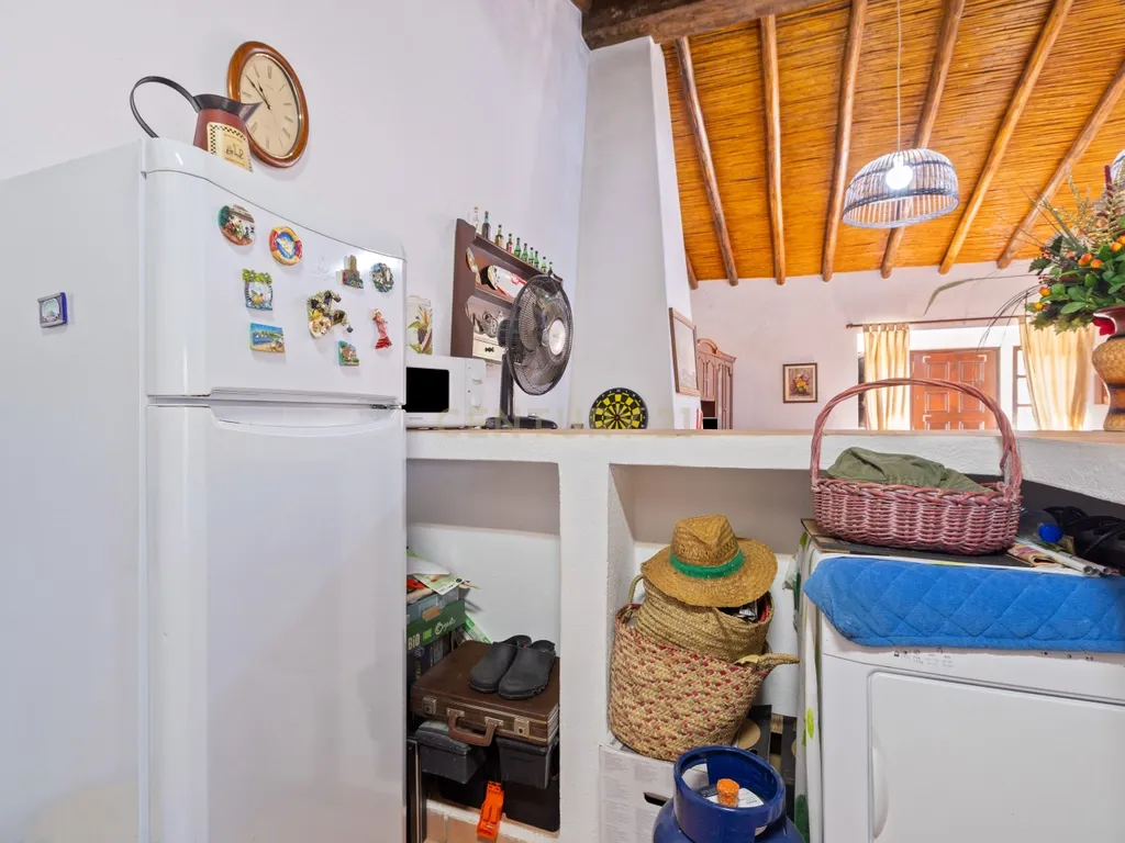 Encantadora Moradia com 7 Divisões em Parragil Loulé com Vista Campestre - Image 7