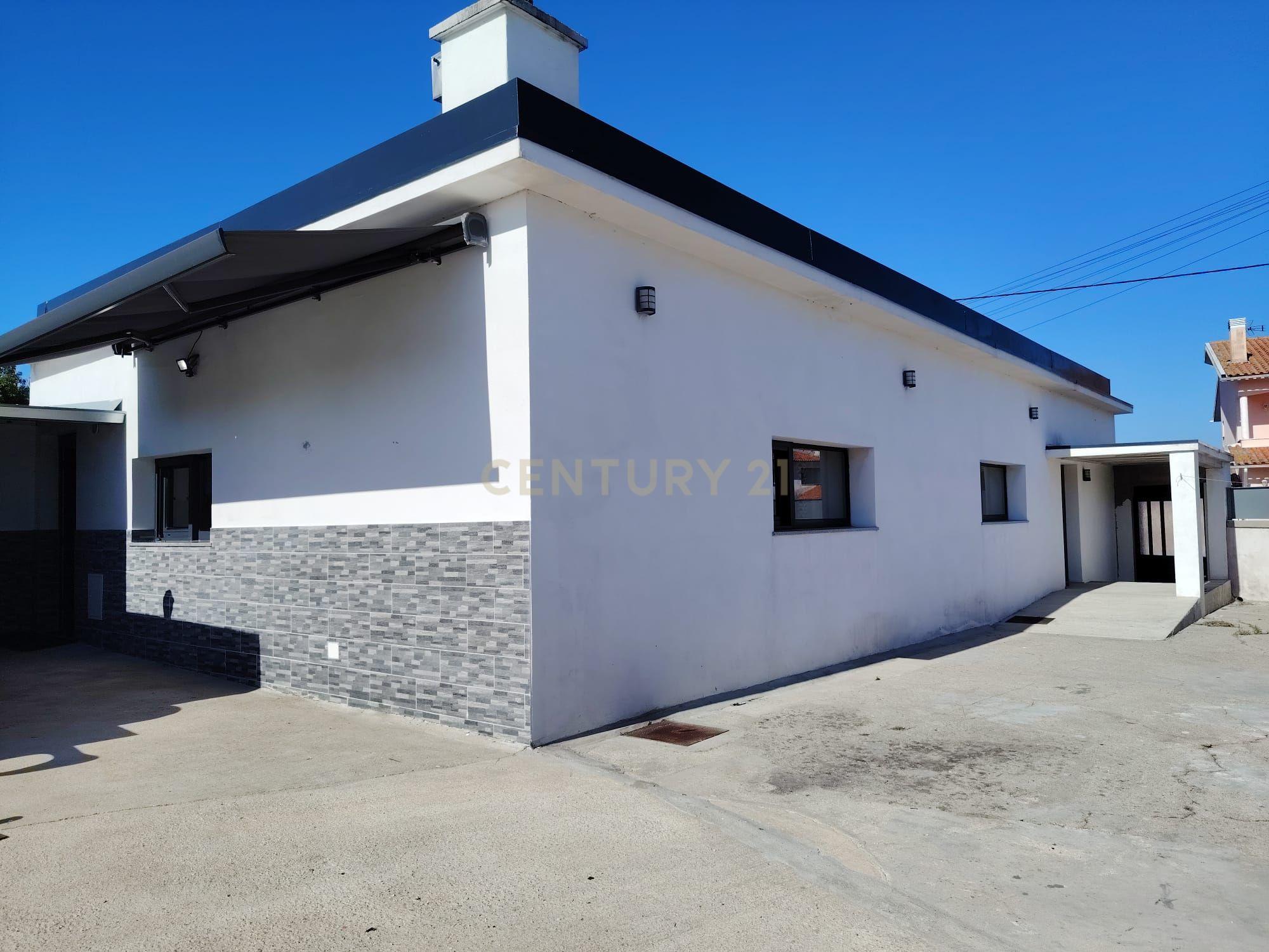 Fotografia 4 de Moradia térrea T2+1 restaurada na Póvoa do Valado ⚠️ Este imóvel encontra-se registado como comércio, em processo de alteração de afetação para habitação