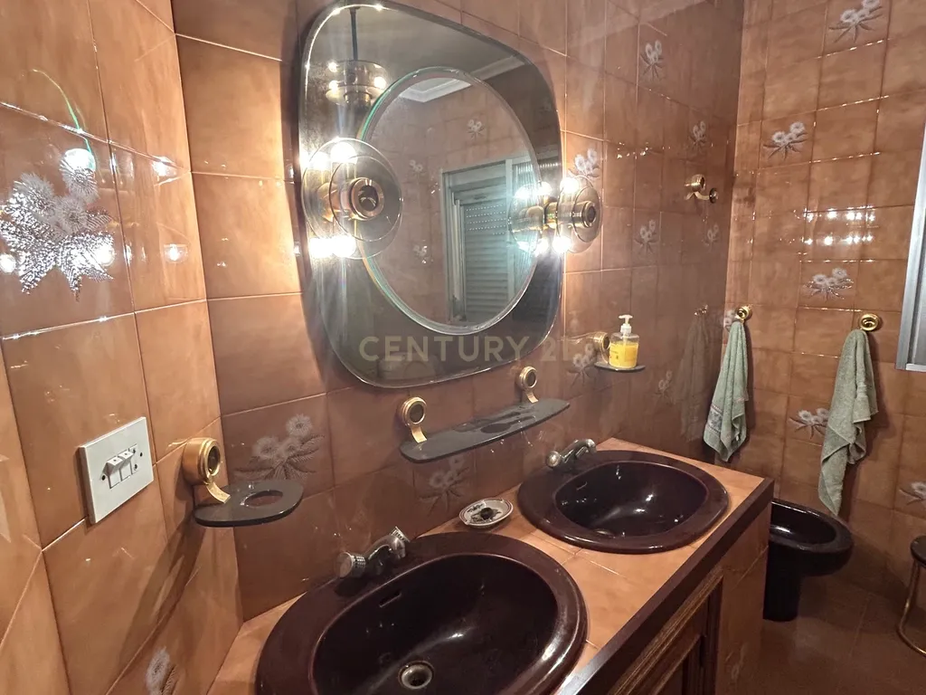 Edifício exclusivo com grande potencial numa das melhores zonas de Trujillo - Image 87
