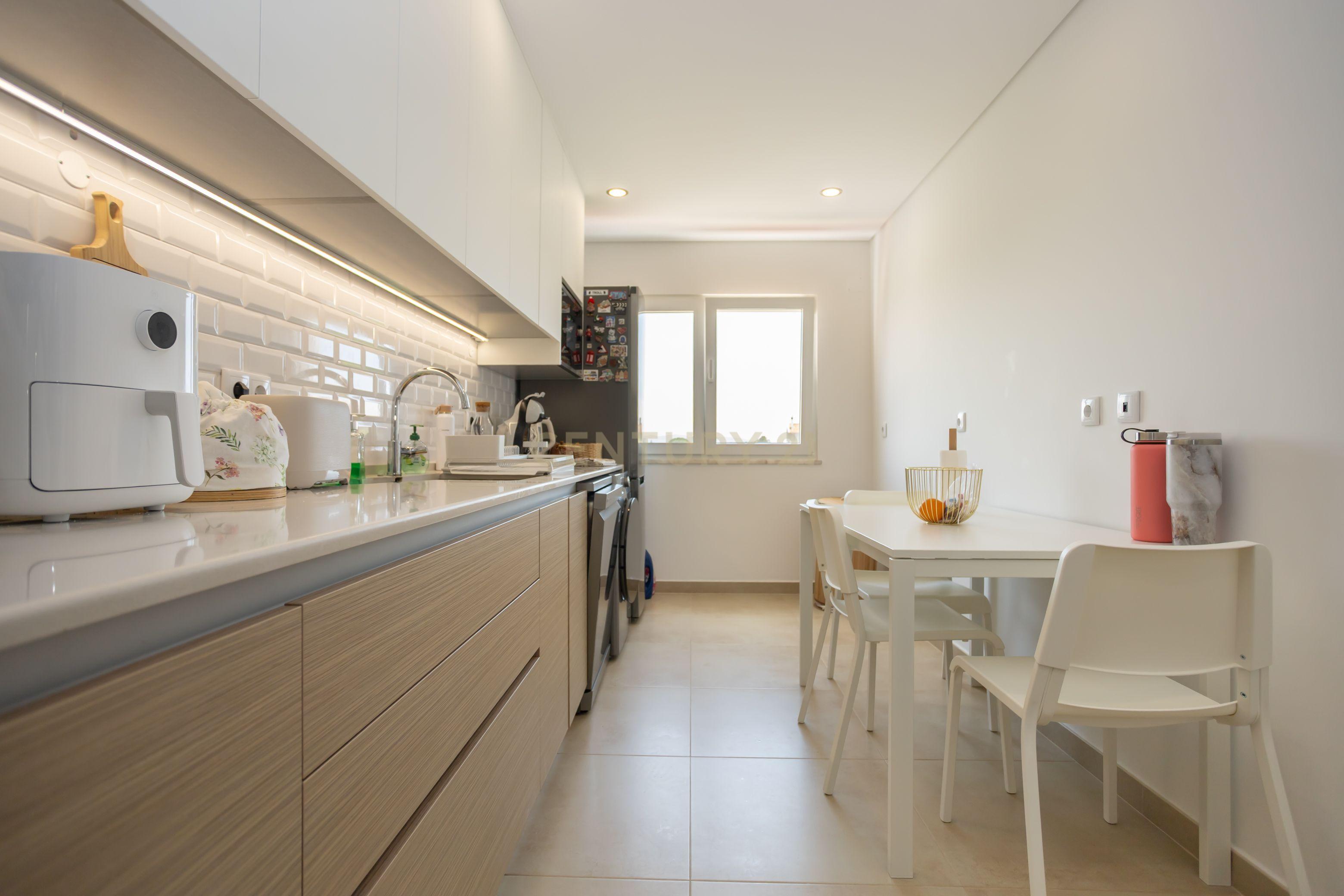 Apartamento T3 Remodelado | Bairro Novo | Seixal - Image 2