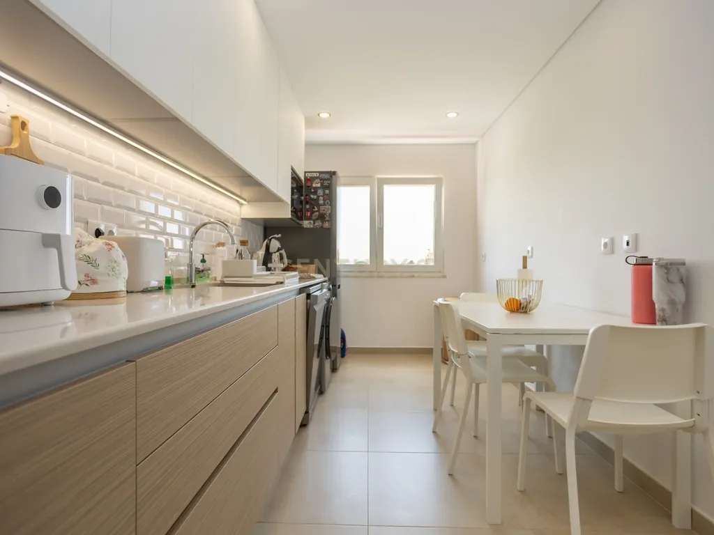 Apartamento T3 Remodelado | Bairro Novo | Seixal - Image 1