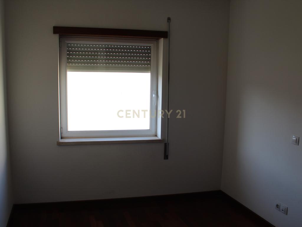 Apartamento T3 para Arrendamento em Abrantes – Condomínio Fechado na Zona Histórica - Image 7