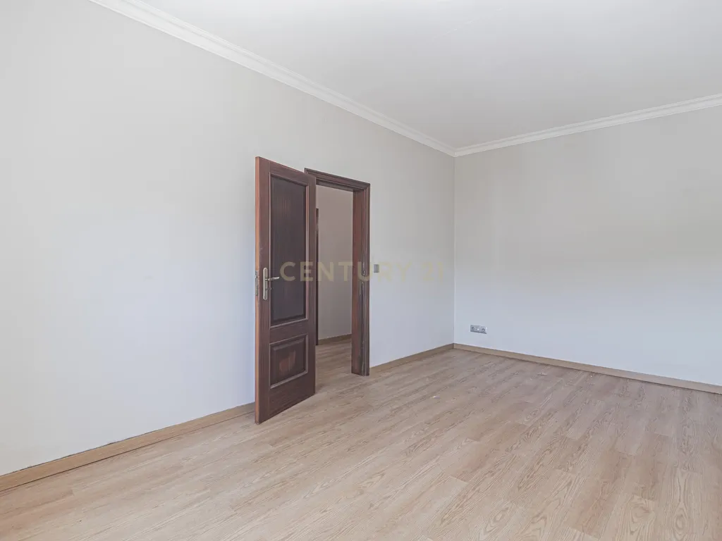 Moradia T4 em Vila Nova - Bucelas - Image 34
