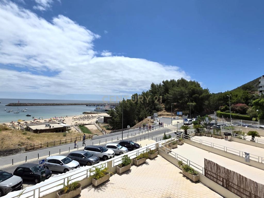  Apartamento T2 em Sesimbra, primeira linha da praia com Terraço Vista Mar - Image 14