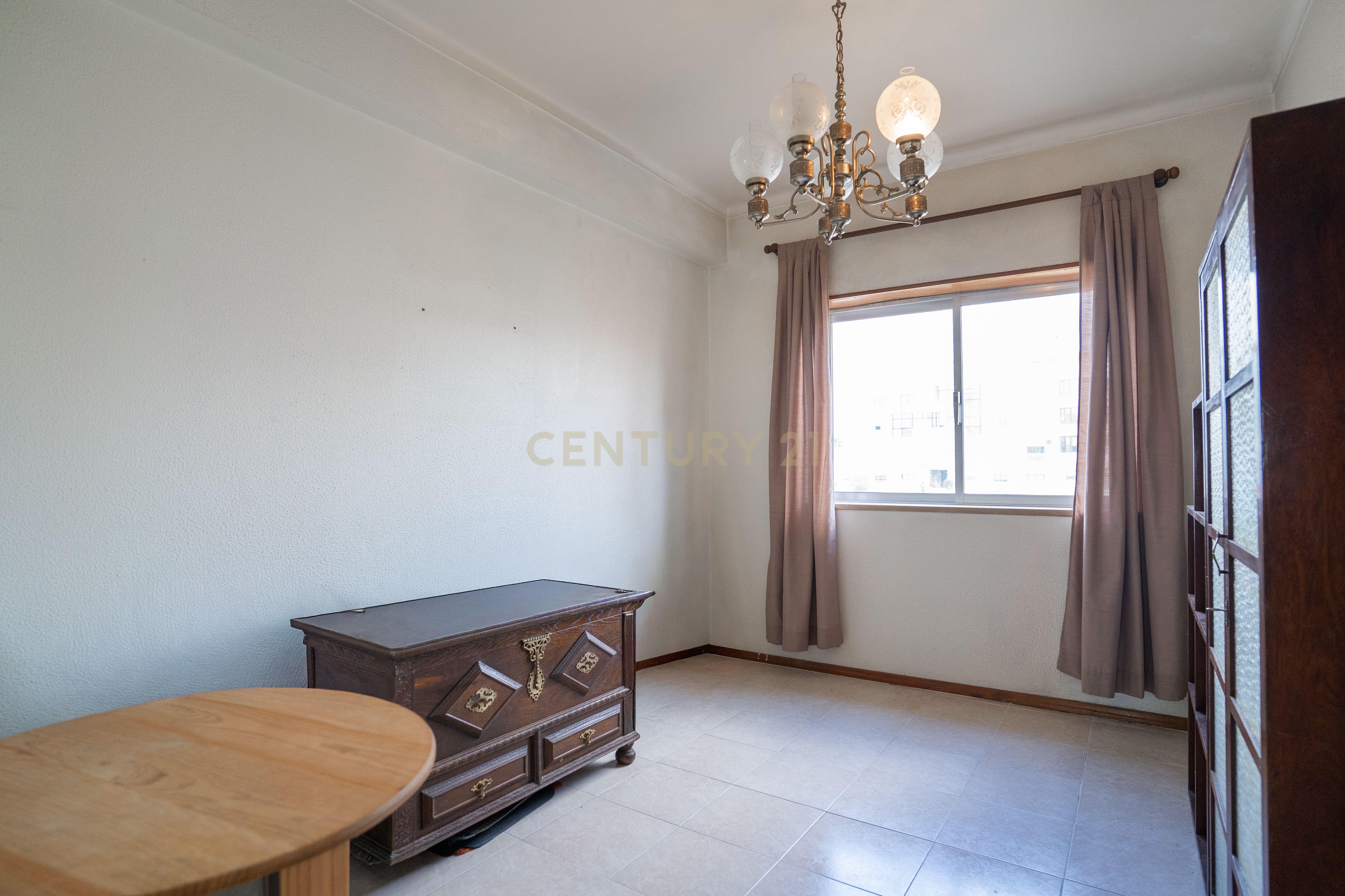 Fotografia 5 de Apartamento T4 localizado no Bairro dos Arneiros, em Caldas da Rainha