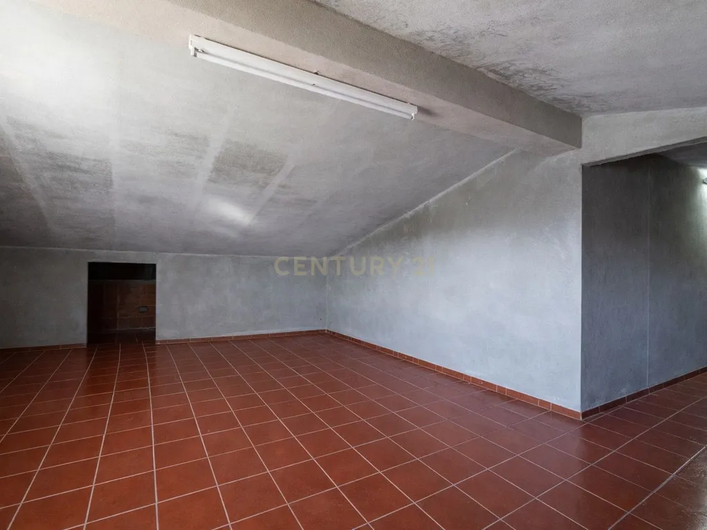 OPORTUNIDADE ÚNICA NA LOUSÃ – MORADIA COM GRANDE POTENCIAL (habitação e comércio) - Image 30