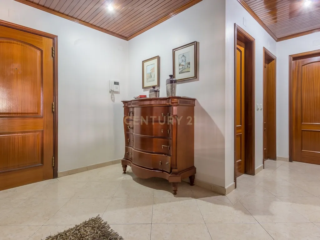 Apartamento T3 em Baixa da Banheira com Garagem - Image 6