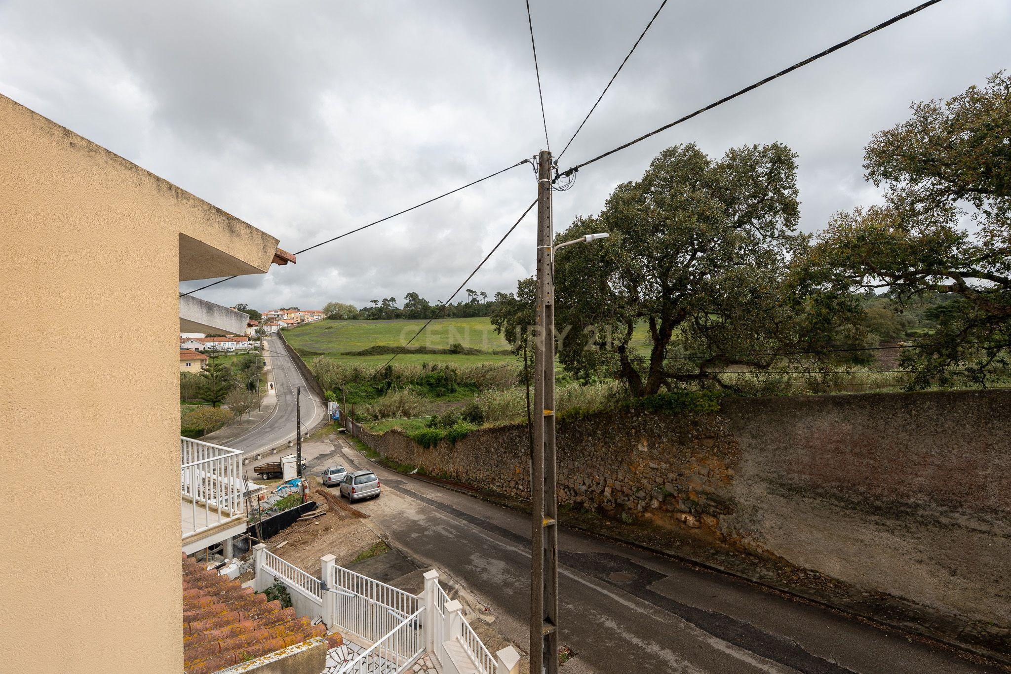**ESPECTACULAR MORADIA T3 NO CENTRO DE MAFRA** - Image 40