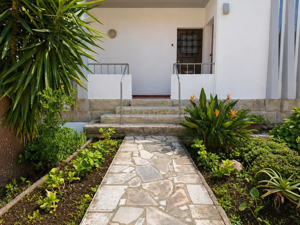 T2 com 2 Anexos arrendados | Bairro do Alcaide - Cascais - Image 1